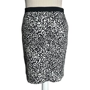 Ann Taylor Petite Skirt in Black/White Leopard Print Size 2P EUC